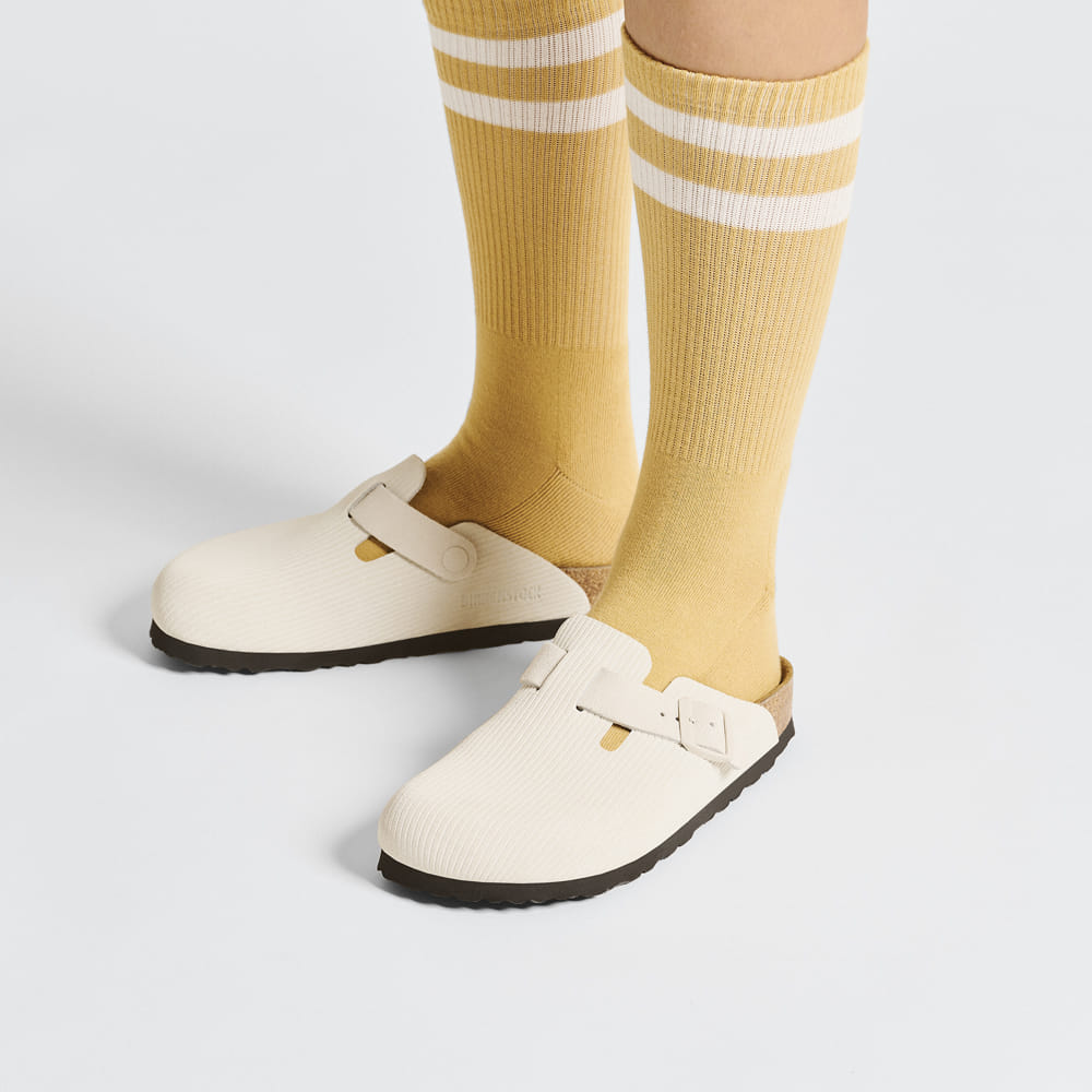 Boston Suede Embossed